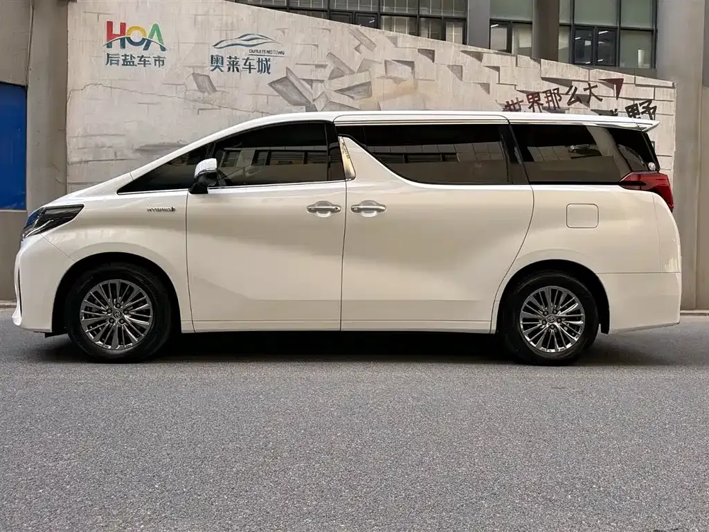 Toyota Alphard — фото 10