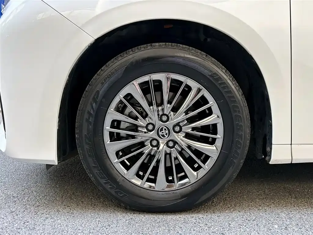 Toyota Alphard — фото 8