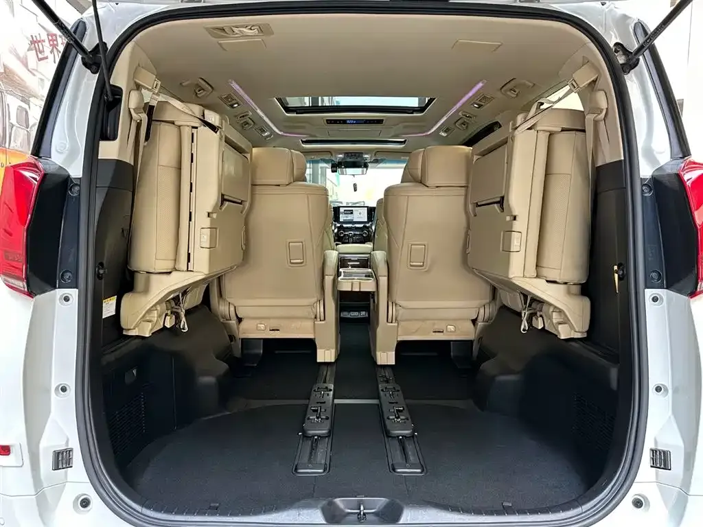 Toyota Alphard — фото 7
