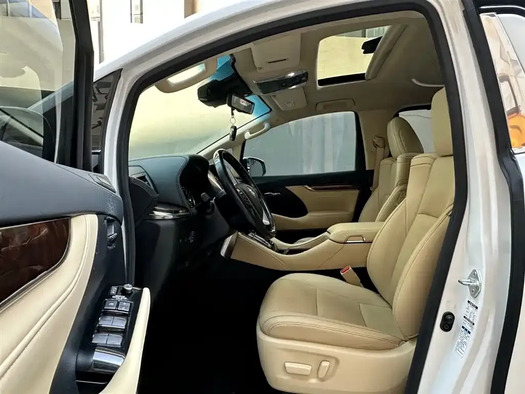 Toyota Alphard — фото 3