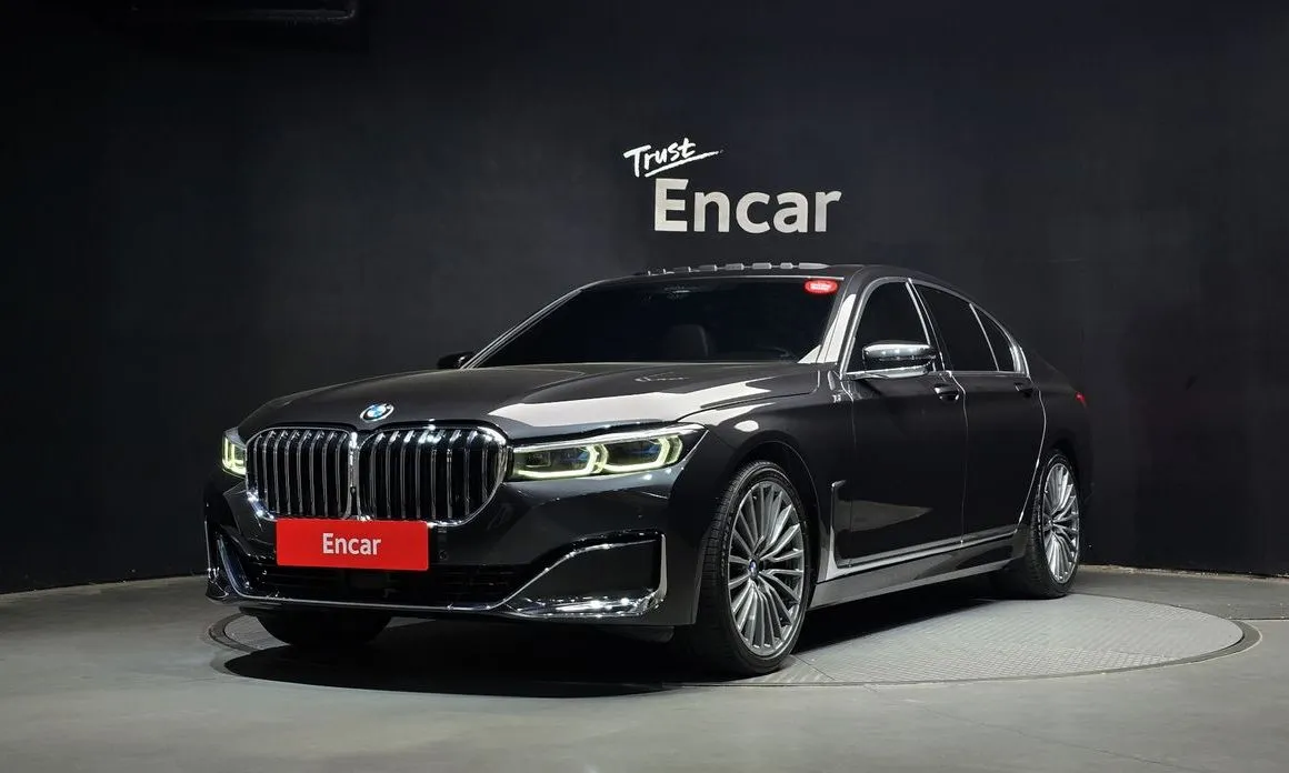 BMW 7-Series — фото 1