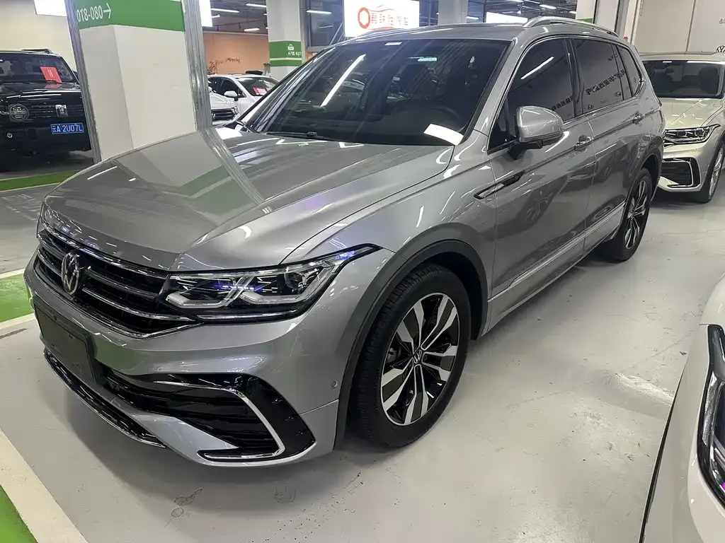 Volkswagen Tiguan L — фото 1