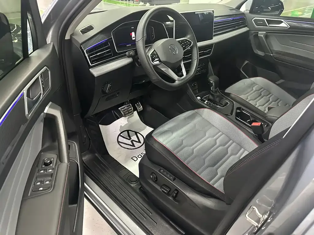 Volkswagen Tiguan L — фото 5