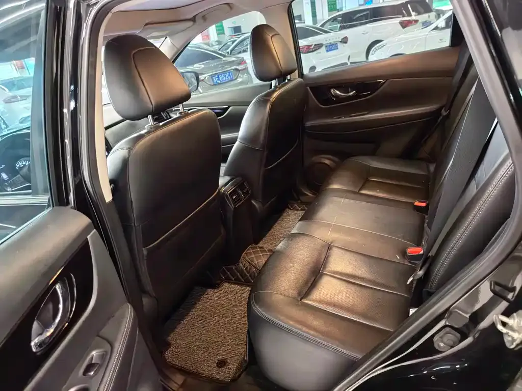 Nissan X-Trail — фото 10