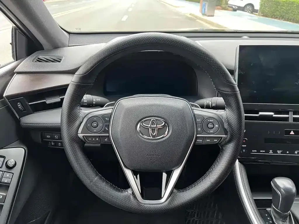 Toyota Avalon — фото 4