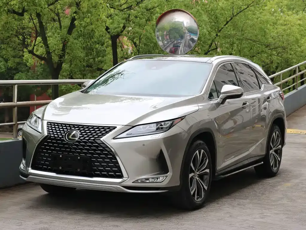 Lexus RX — фото 1
