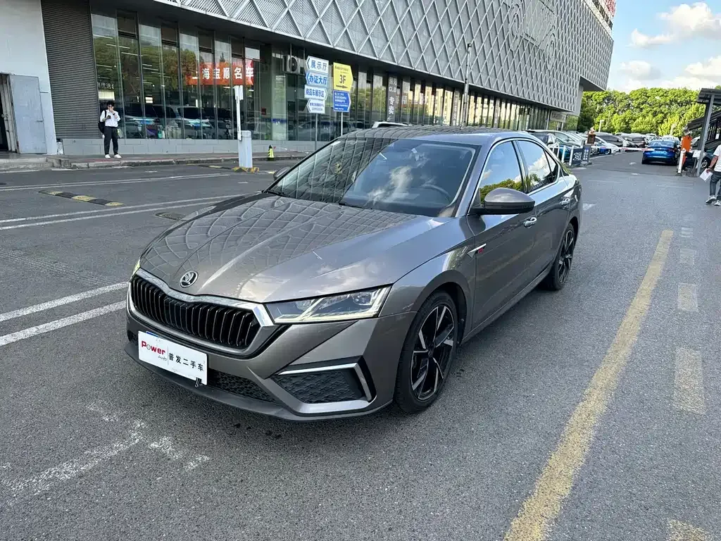 Skoda Octavia — фото 1