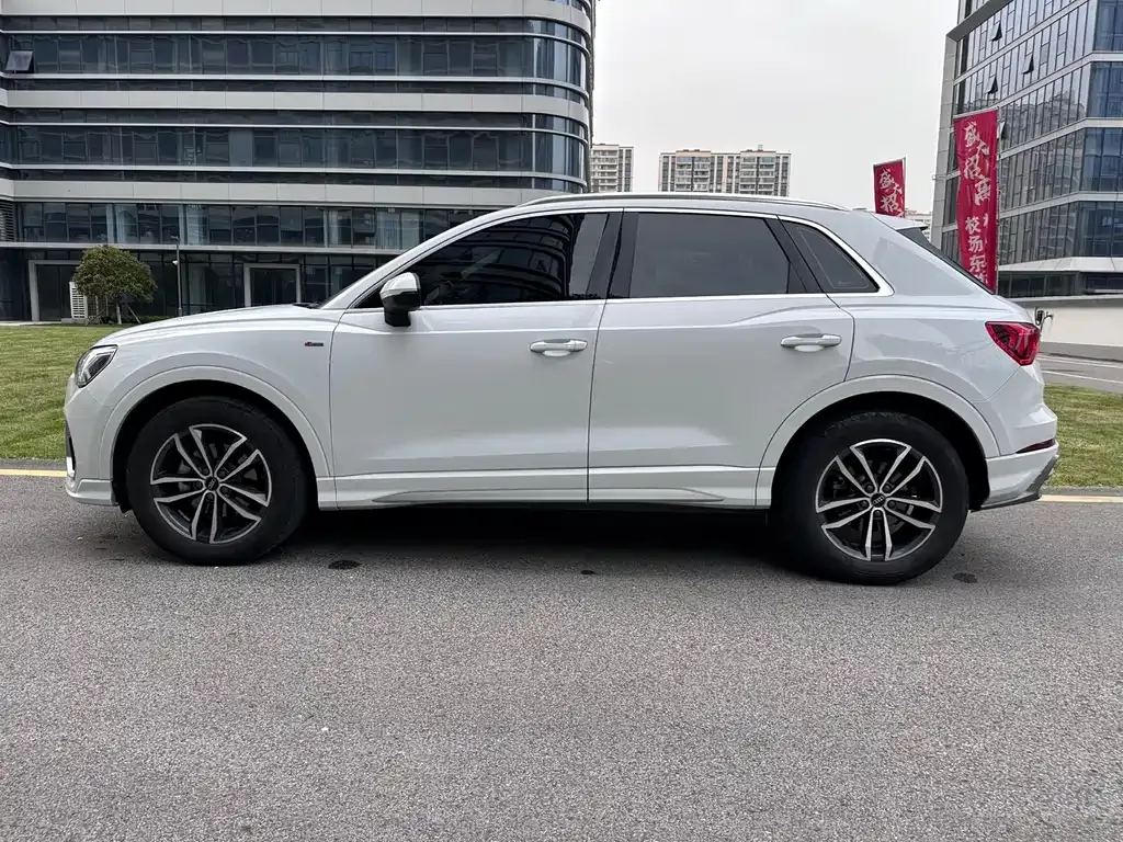 Audi Q3 — фото 10