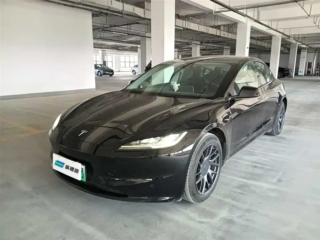 Tesla Model 3 — фото 1