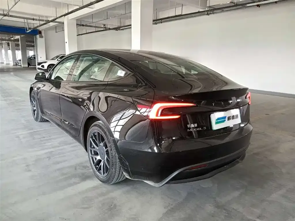 Tesla Model 3 — фото 2