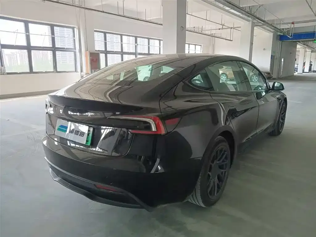 Tesla Model 3 — фото 10