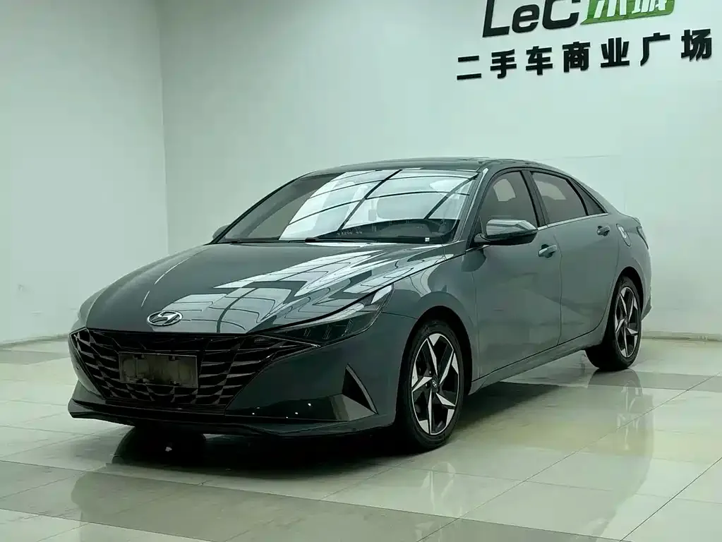 Hyundai Elantra — фото 1