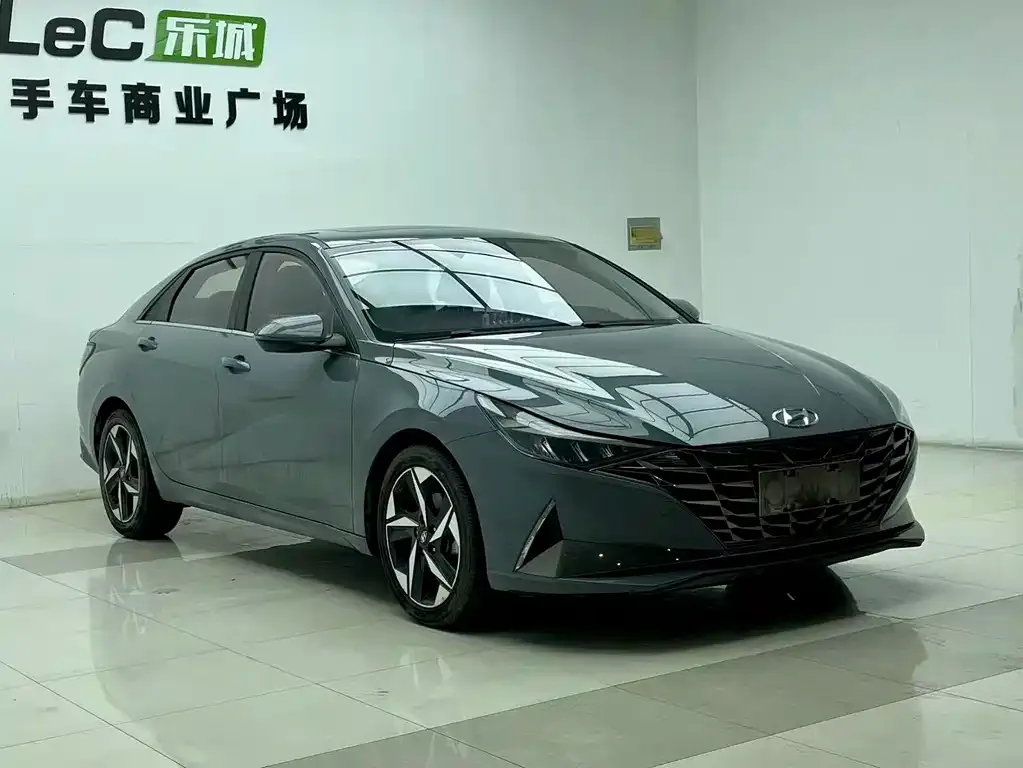 Hyundai Elantra — фото 4