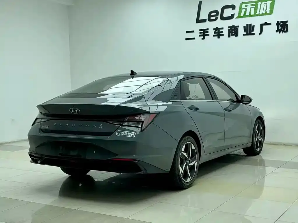Hyundai Elantra — фото 3