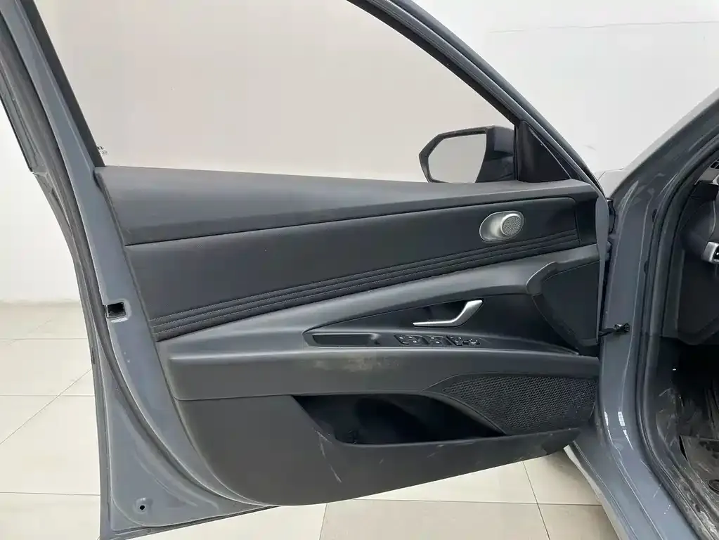 Hyundai Elantra — фото 2