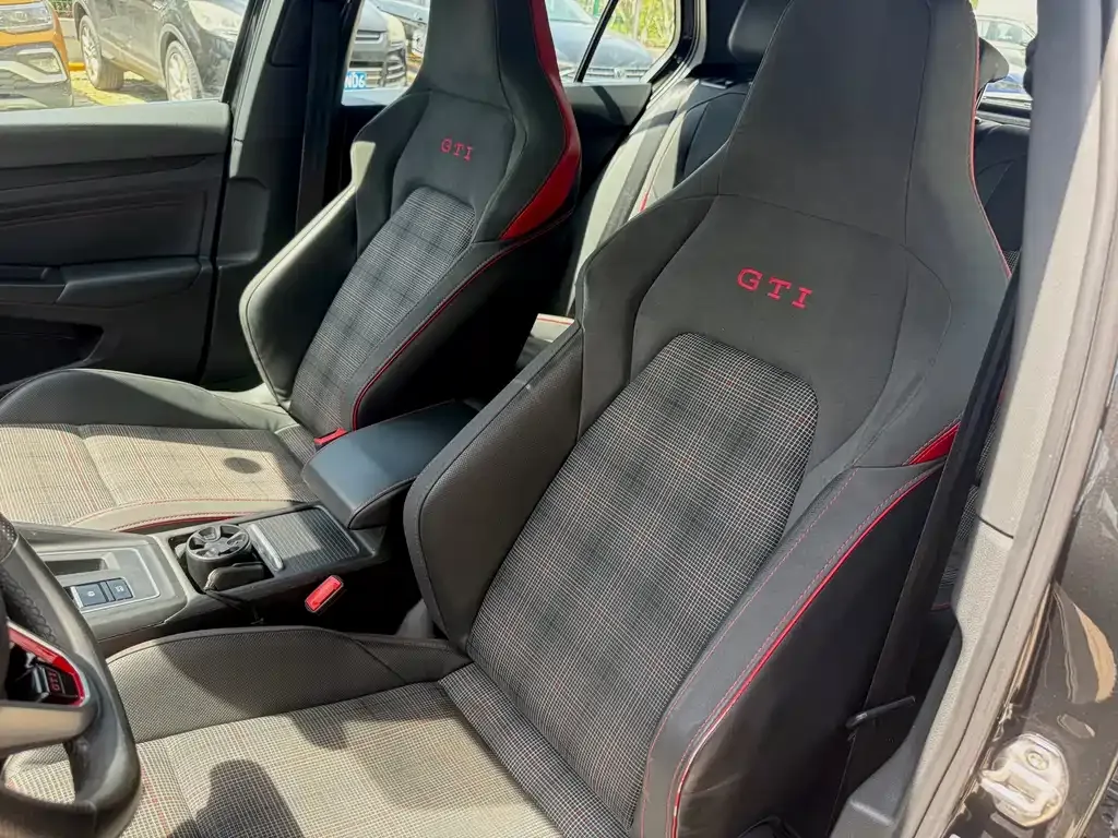Volkswagen Golf GTI — фото 6