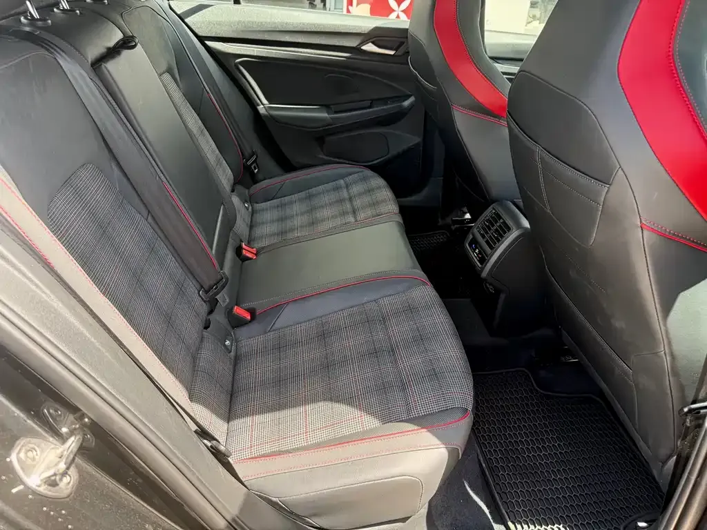 Volkswagen Golf GTI — фото 5