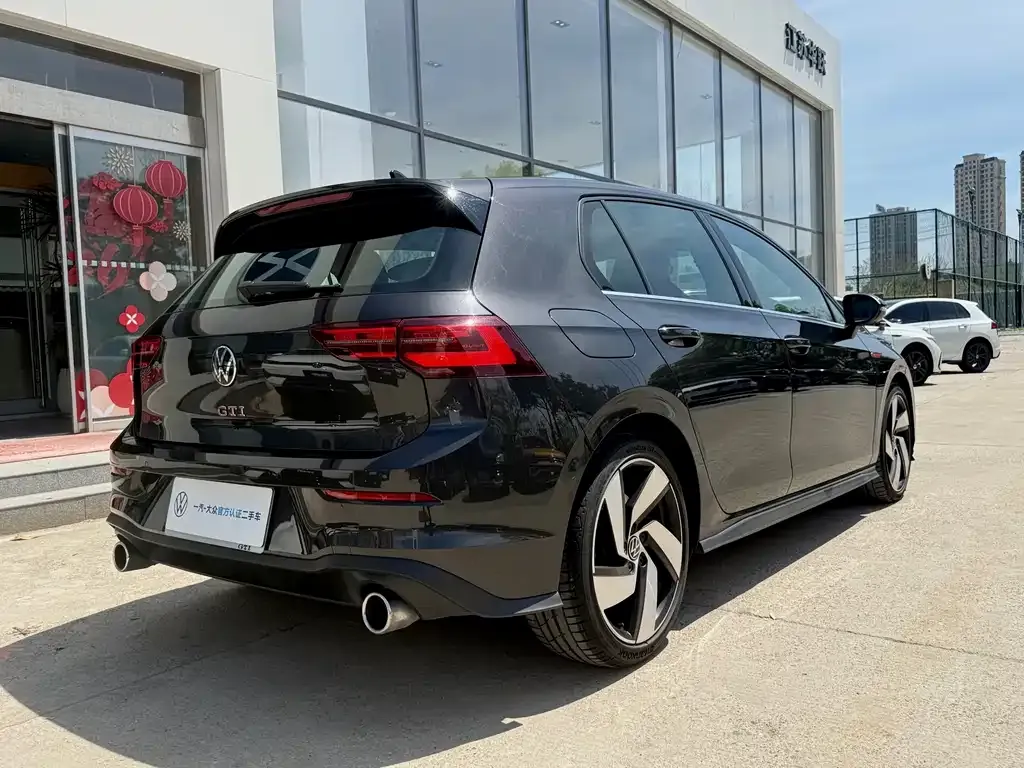 Volkswagen Golf GTI — фото 10
