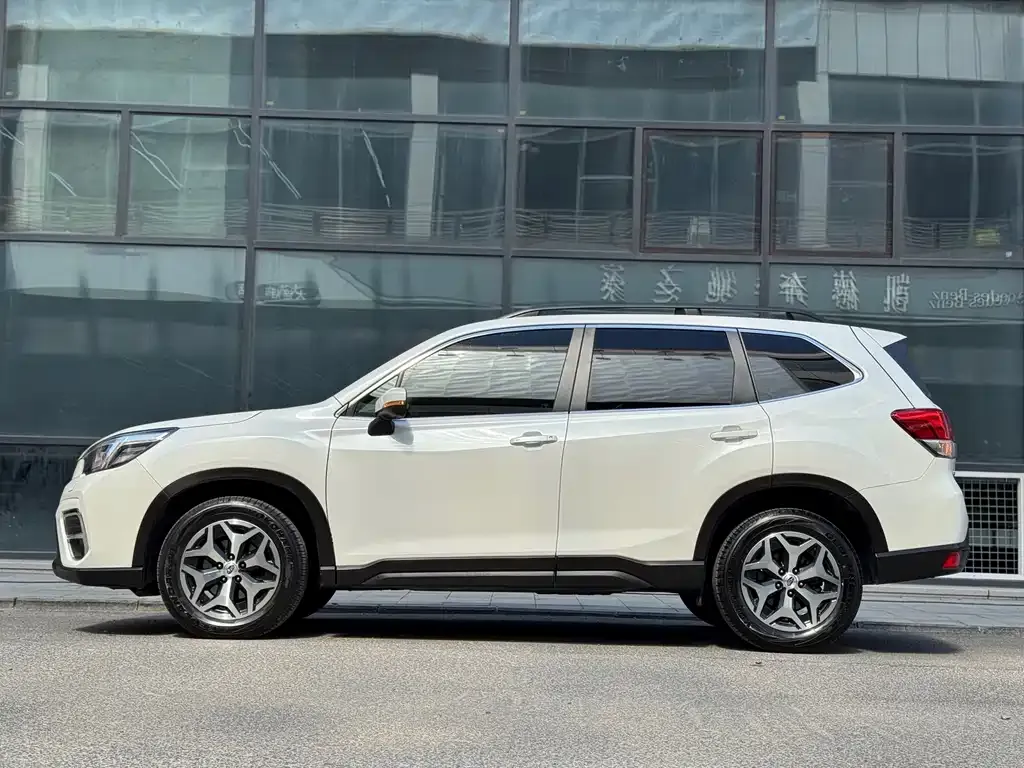 Subaru Forester — фото 8