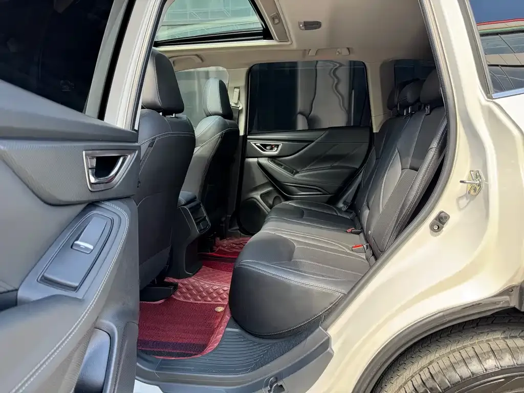 Subaru Forester — фото 7