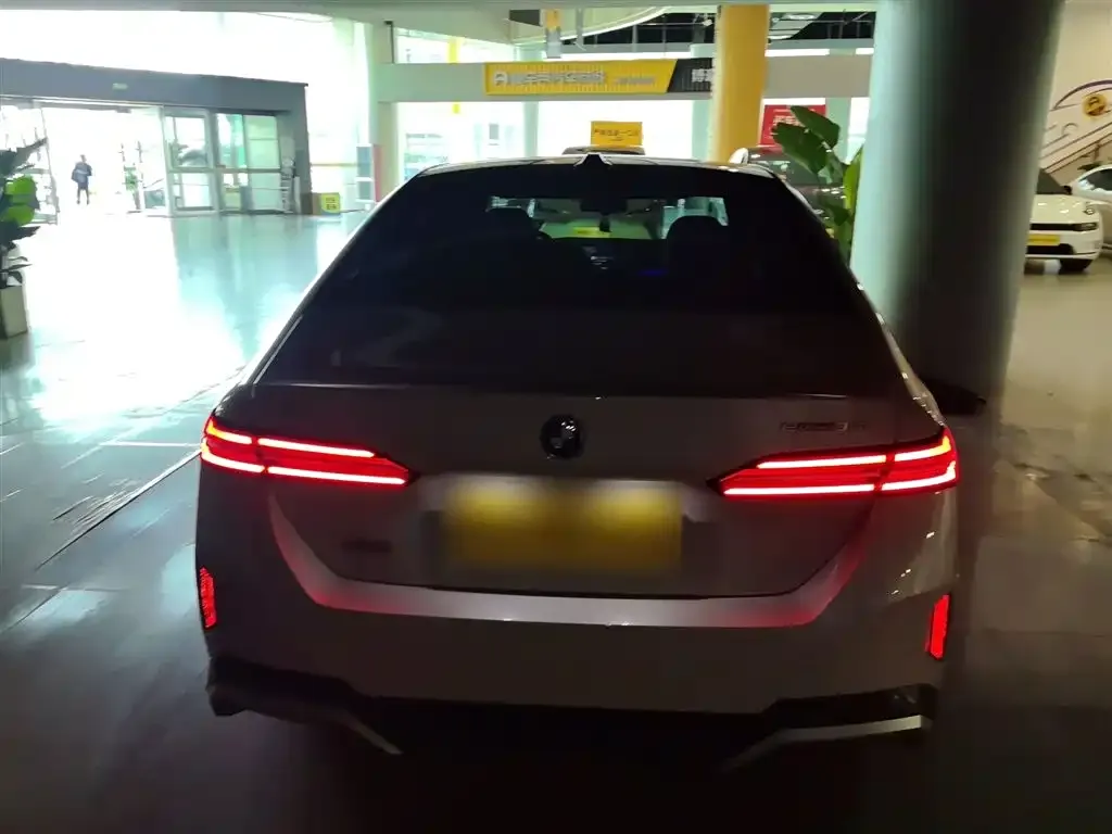 BMW i5 — фото 4