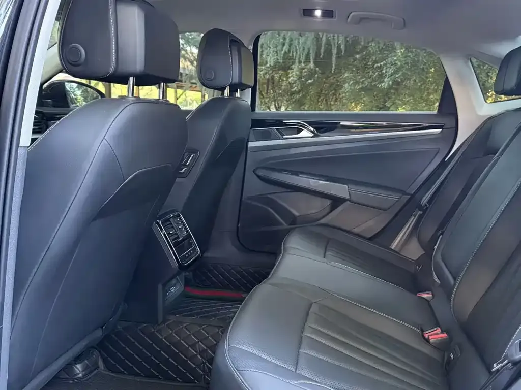 Volkswagen Passat — фото 7