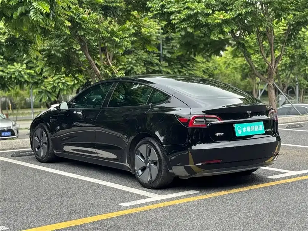 Tesla Model 3 — фото 10