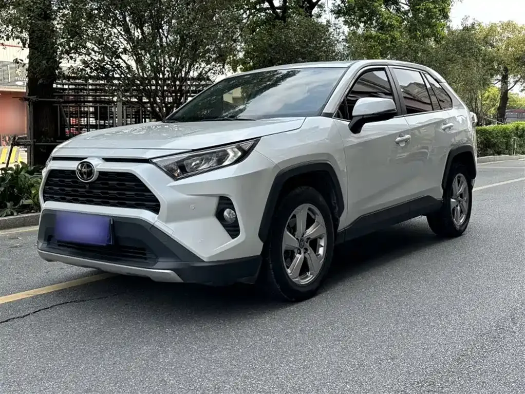 Toyota RAV4 — фото 1