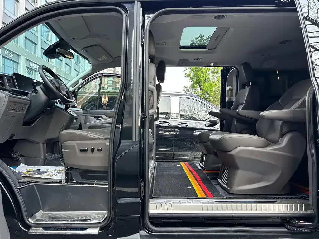 Ford Tourneo — фото 2
