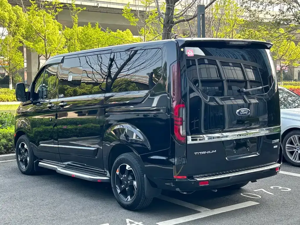 Ford Tourneo — фото 5
