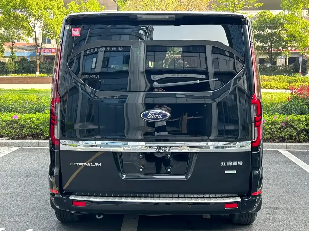 Ford Tourneo — фото 7