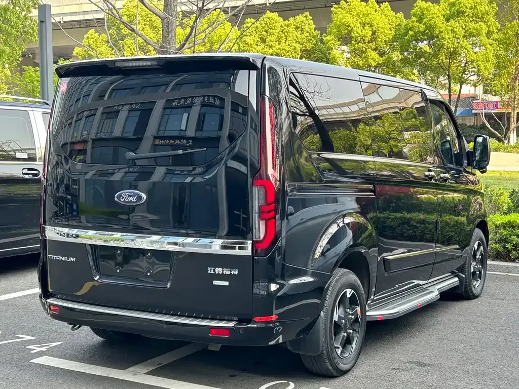 Ford Tourneo — фото 9