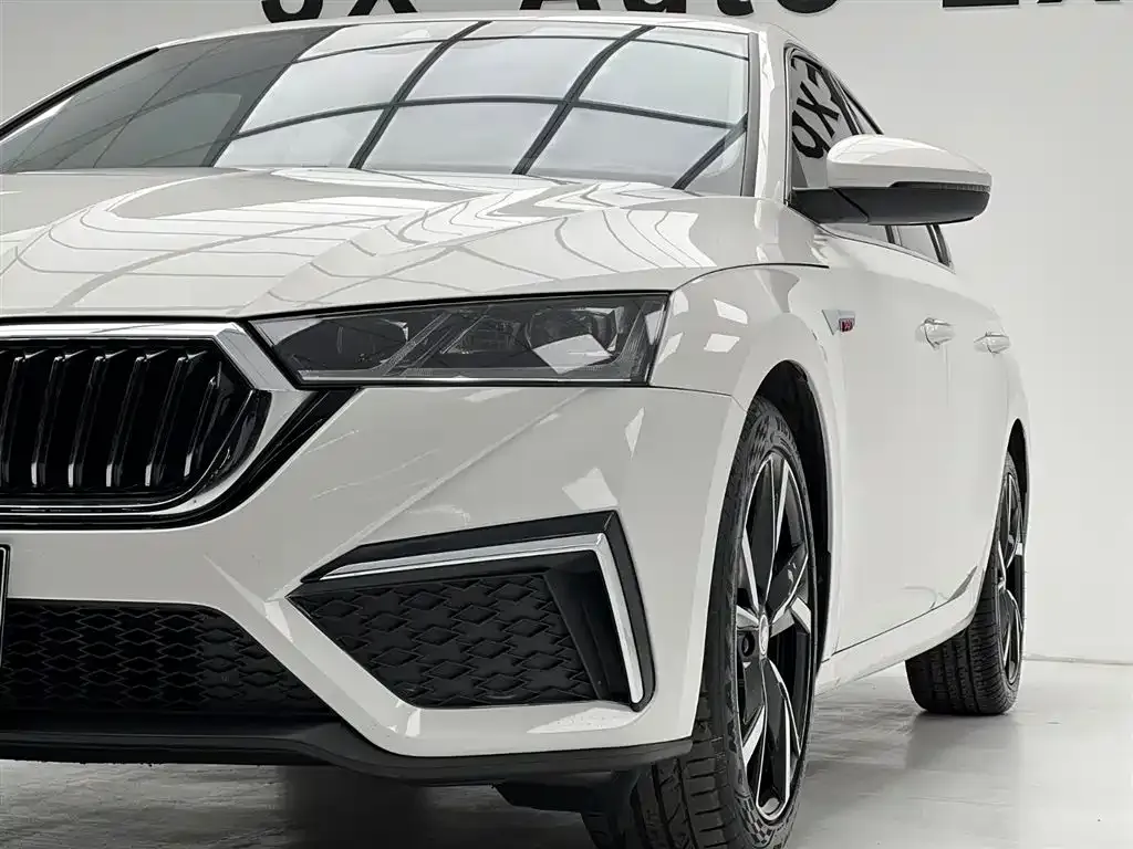 Skoda Octavia — фото 5