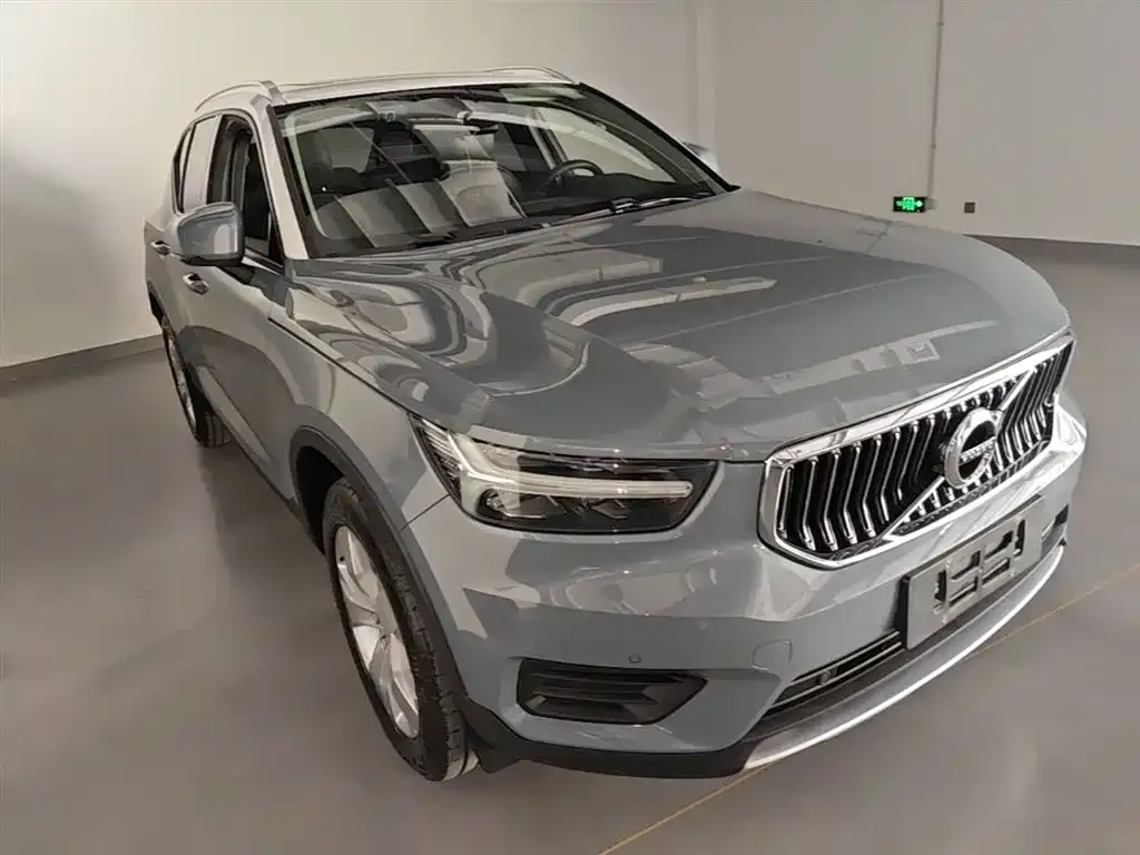 Volvo XC40 — фото 8