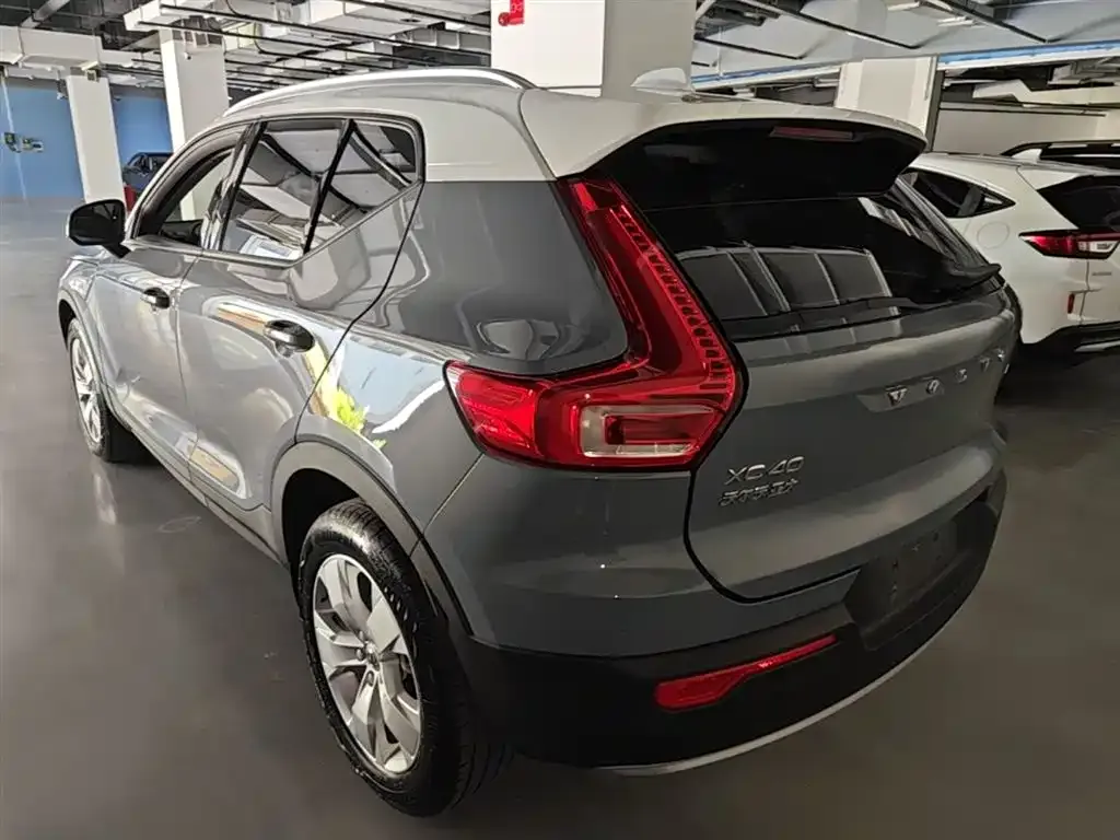 Volvo XC40 — фото 10