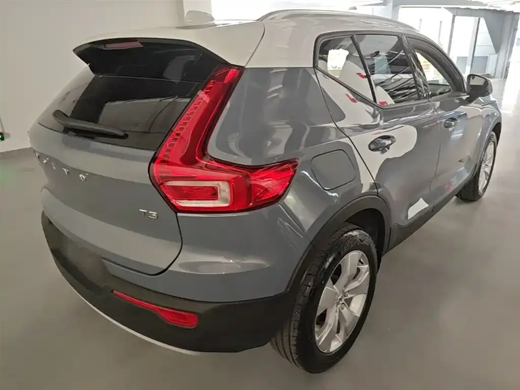 Volvo XC40 — фото 6