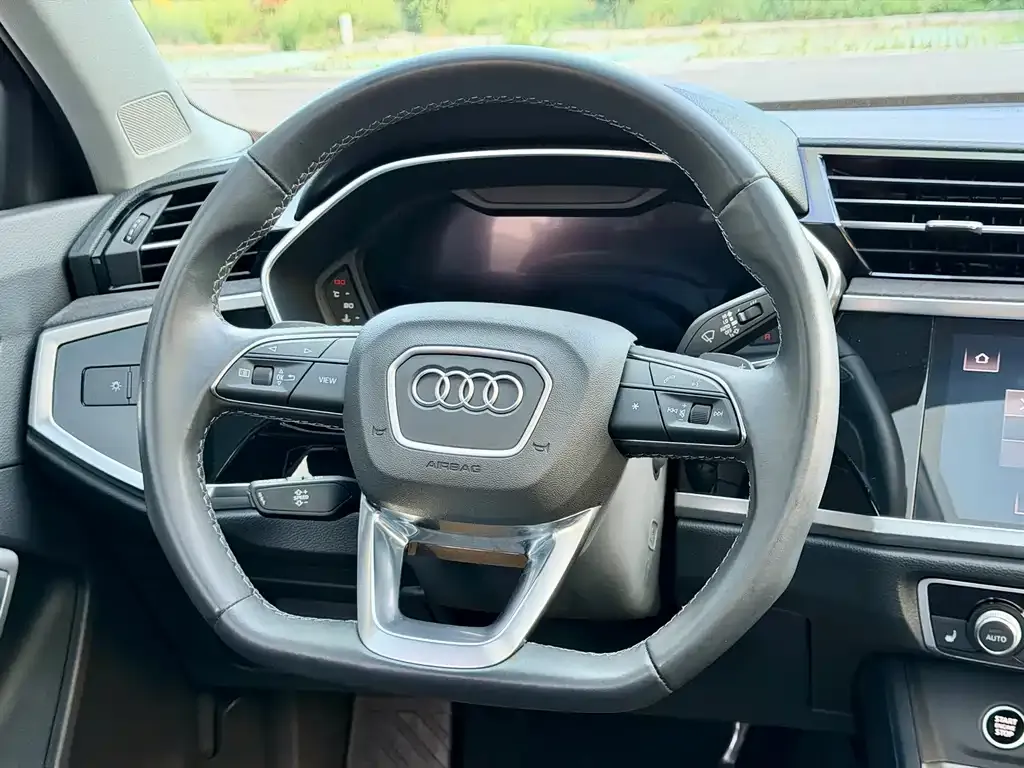 Audi Q3 — фото 5