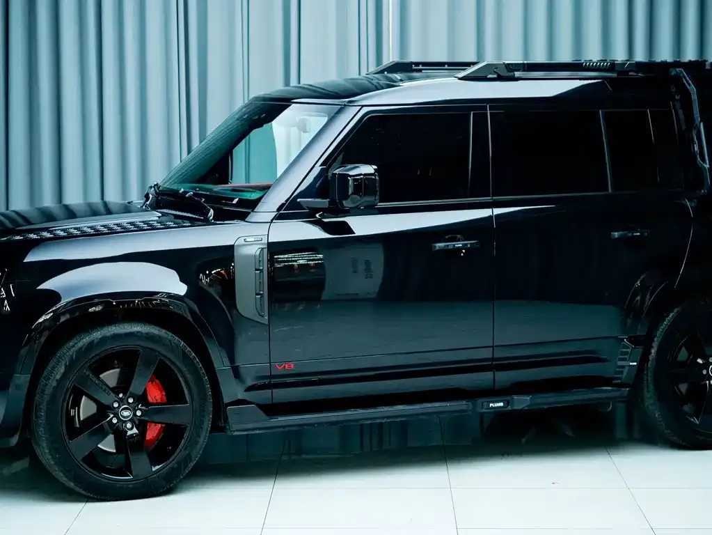Land Rover Defender — фото 1