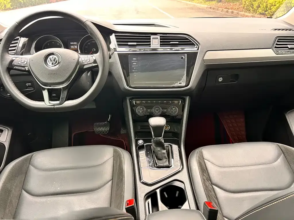 Volkswagen Tiguan L — фото 2