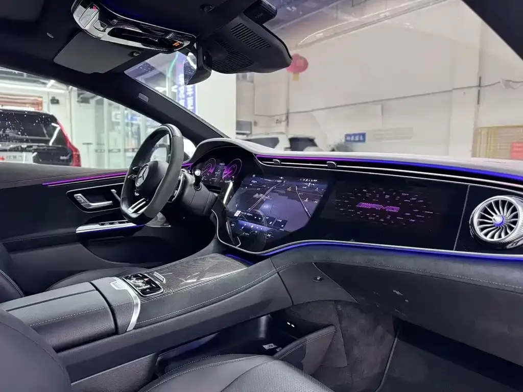 Mercedes-Benz EQE AMG — фото 10