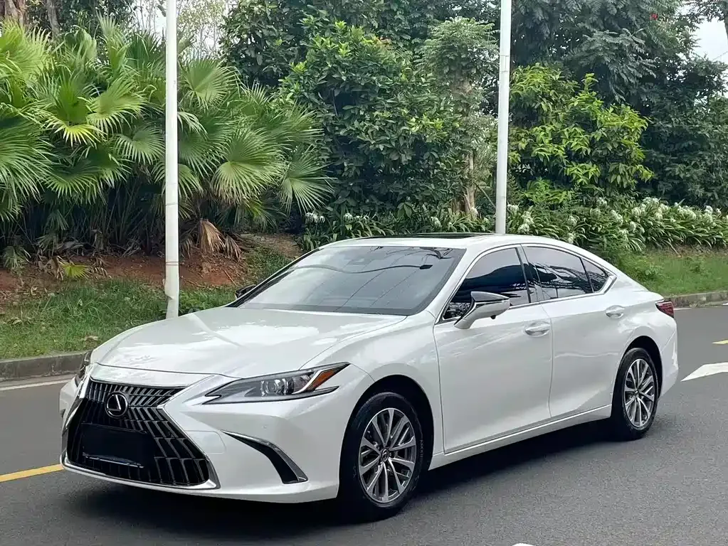 Lexus ES — фото 1