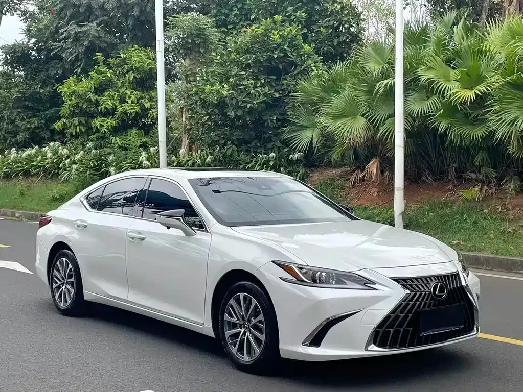 Lexus ES — фото 8