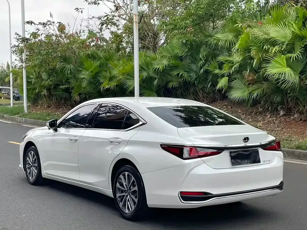Lexus ES — фото 9