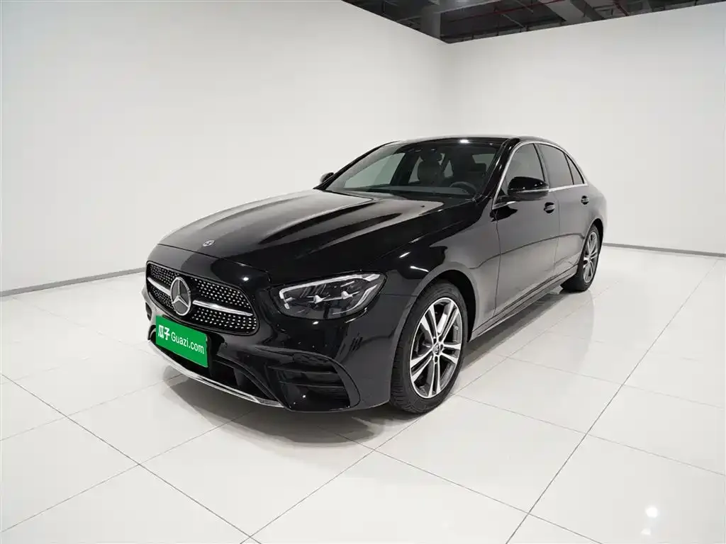 Mercedes-Benz E-Class — фото 1