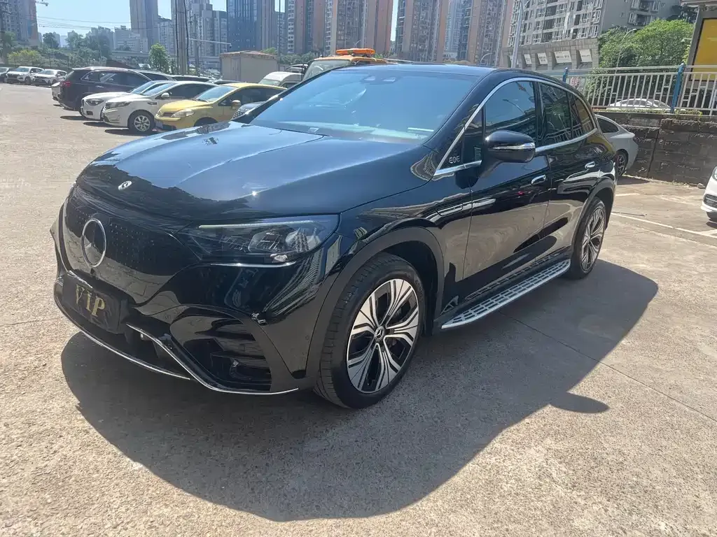 Mercedes-Benz EQE SUV — фото 1