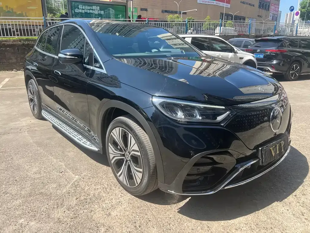 Mercedes-Benz EQE SUV — фото 6