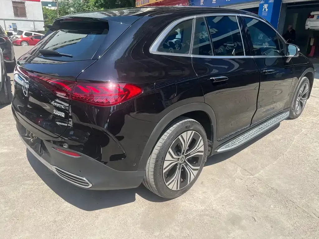Mercedes-Benz EQE SUV — фото 3