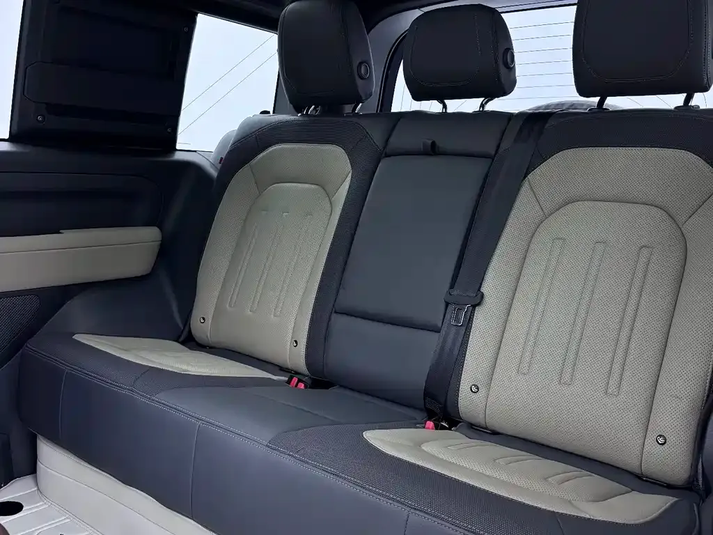Land Rover Defender — фото 10