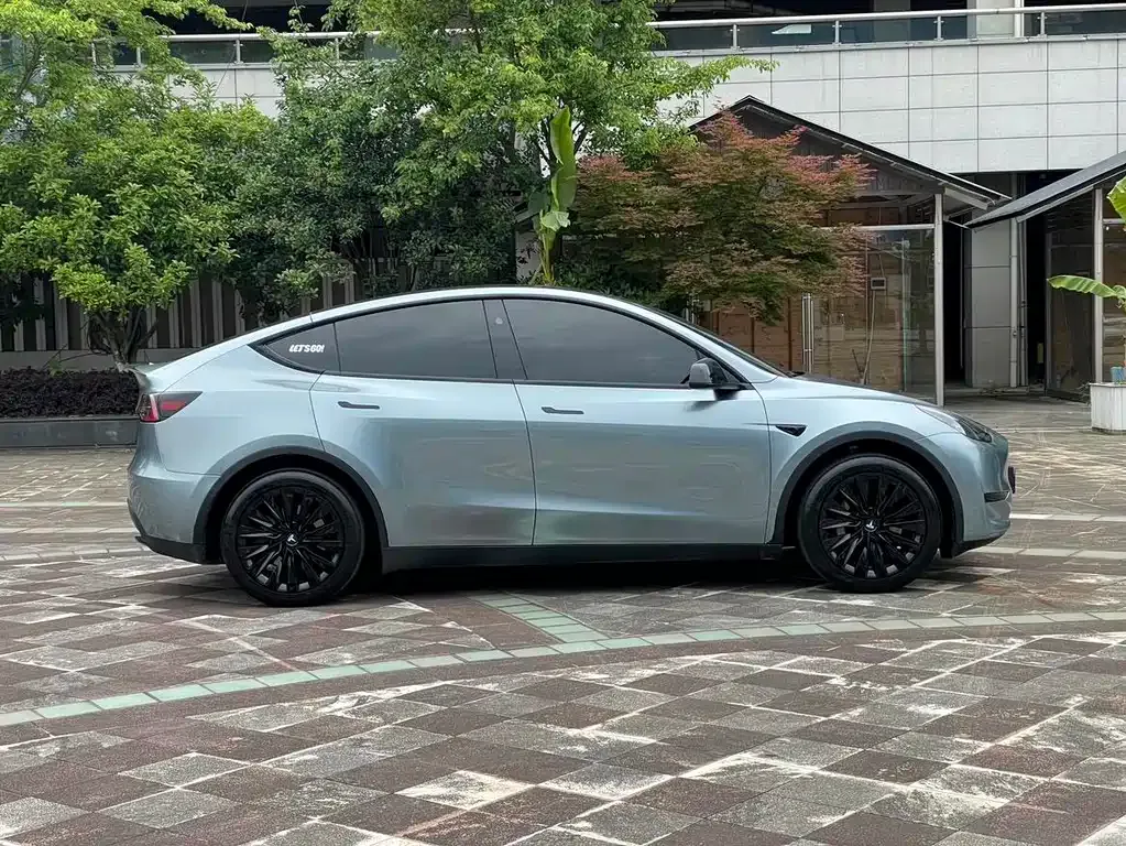Tesla Model Y — фото 4