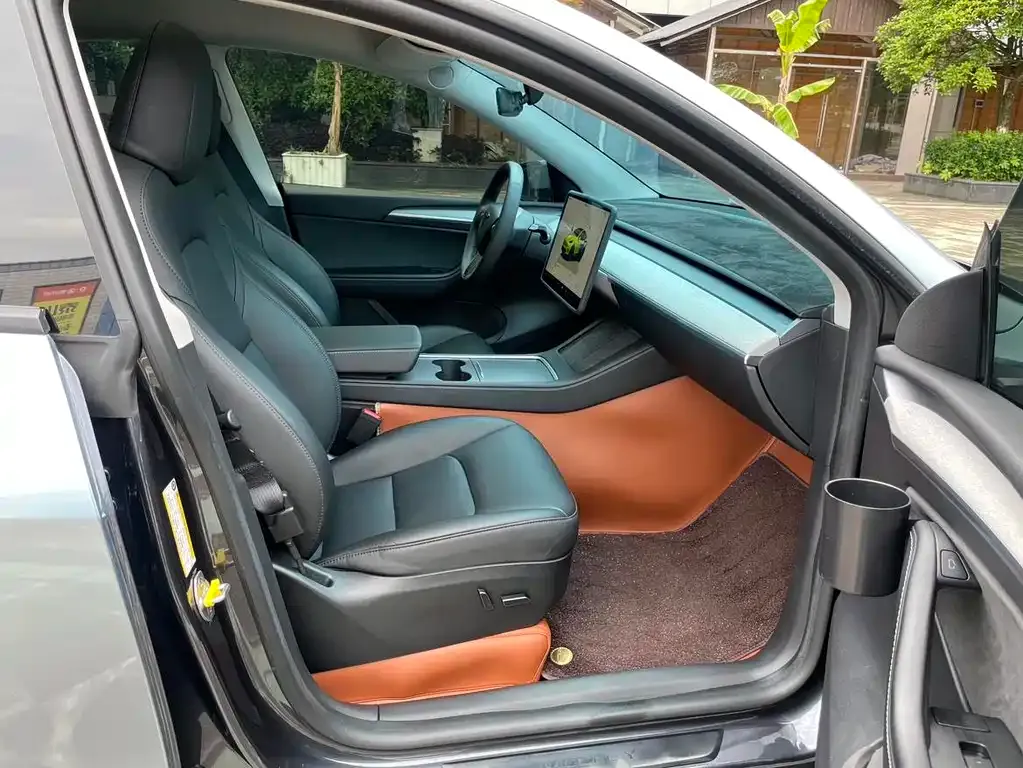 Tesla Model Y — фото 2